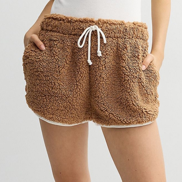 Madden Girl Pants - Junior's Madden girl contrast Tipping Dolphin shorts. Color,Macroon